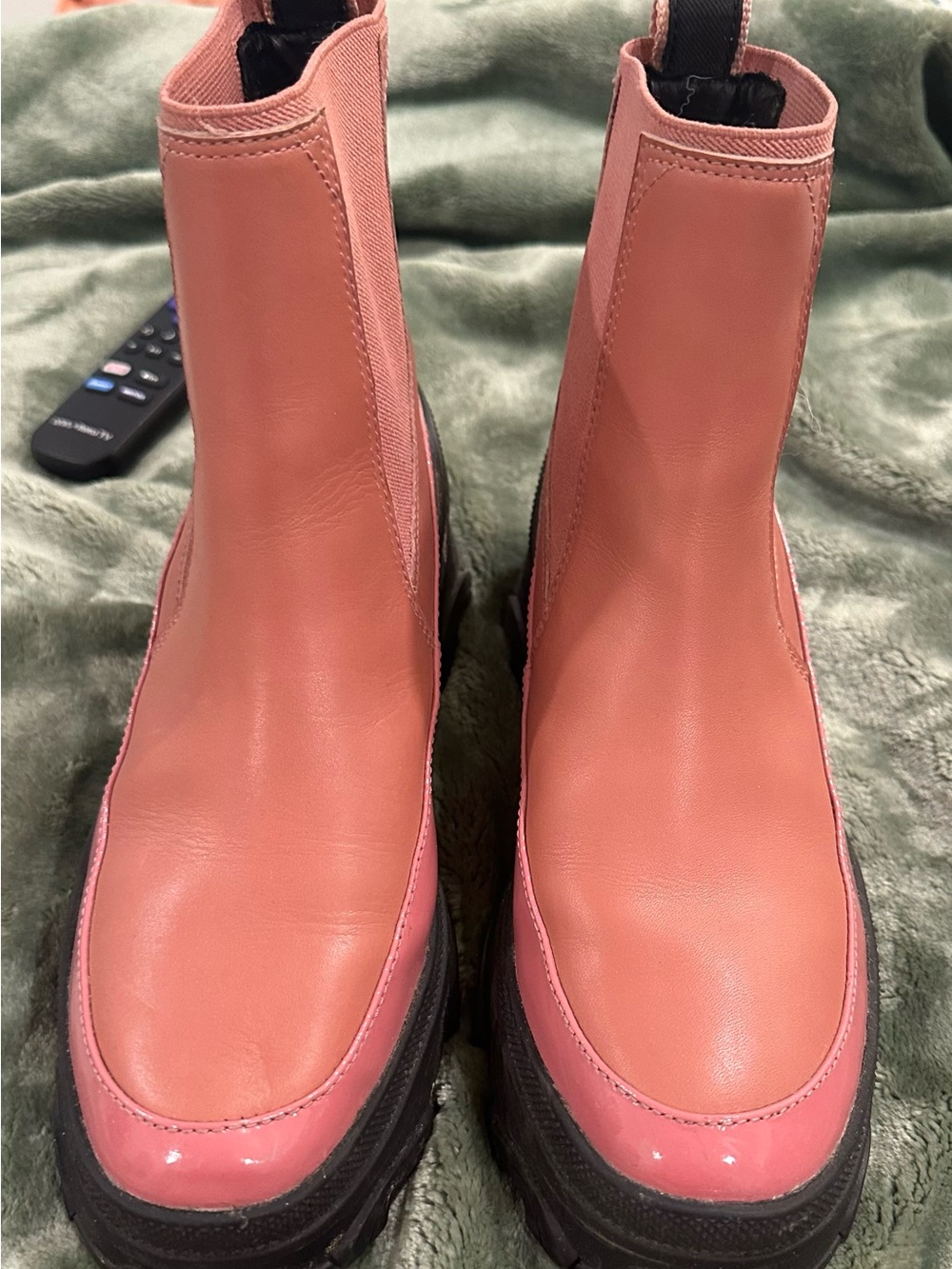 Sorel Coral Pink Chelsea Lug Boots